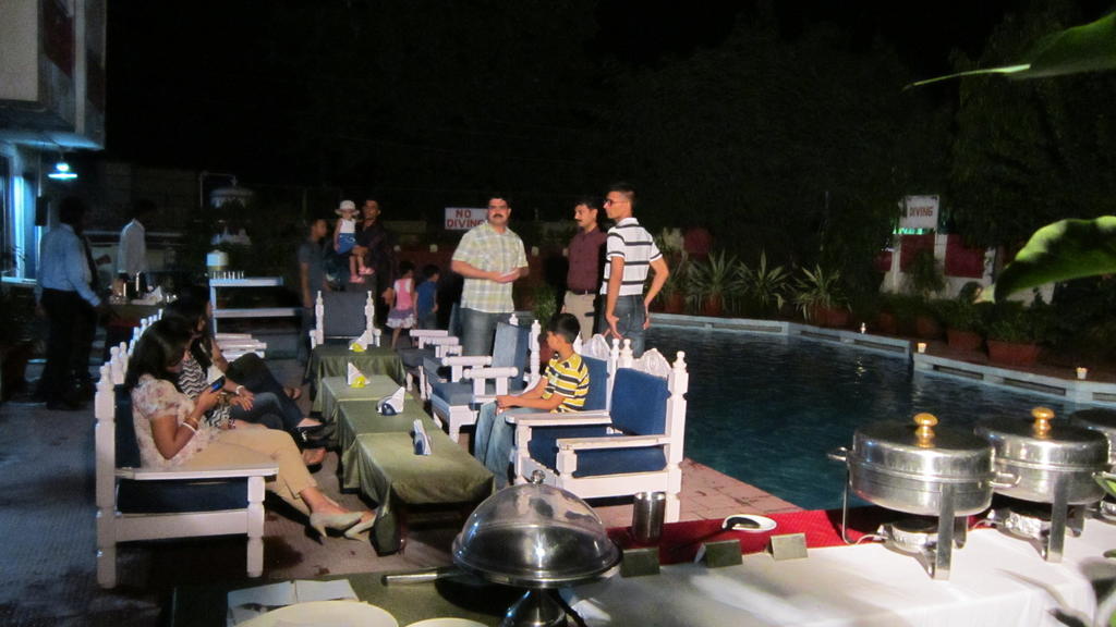 Aravali Clarks Inn Alwar Buitenkant foto